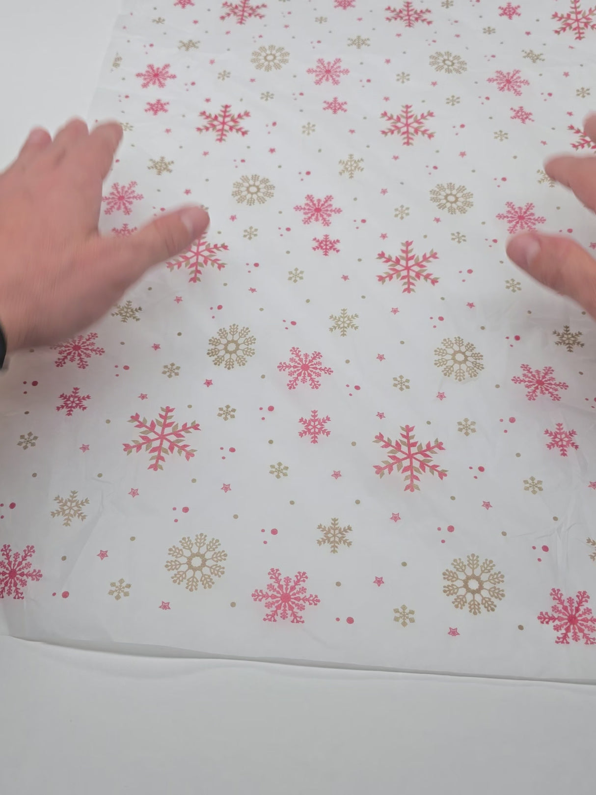 Wrapping tissue paper Christmas pattern Crimson Crystals, 17 g/m² - size 50x75cm