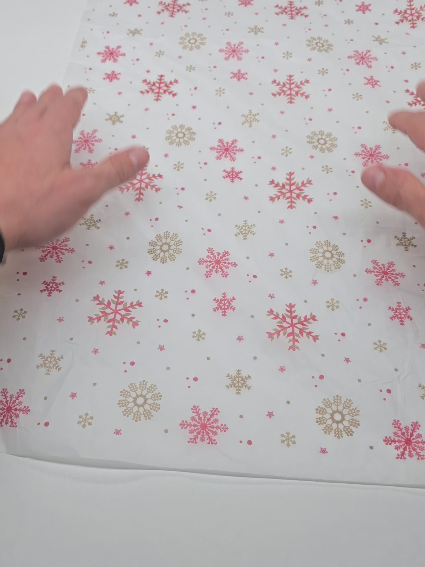 Wrapping tissue paper Christmas pattern Crimson Crystals, 17 g/m² - size 50x75cm