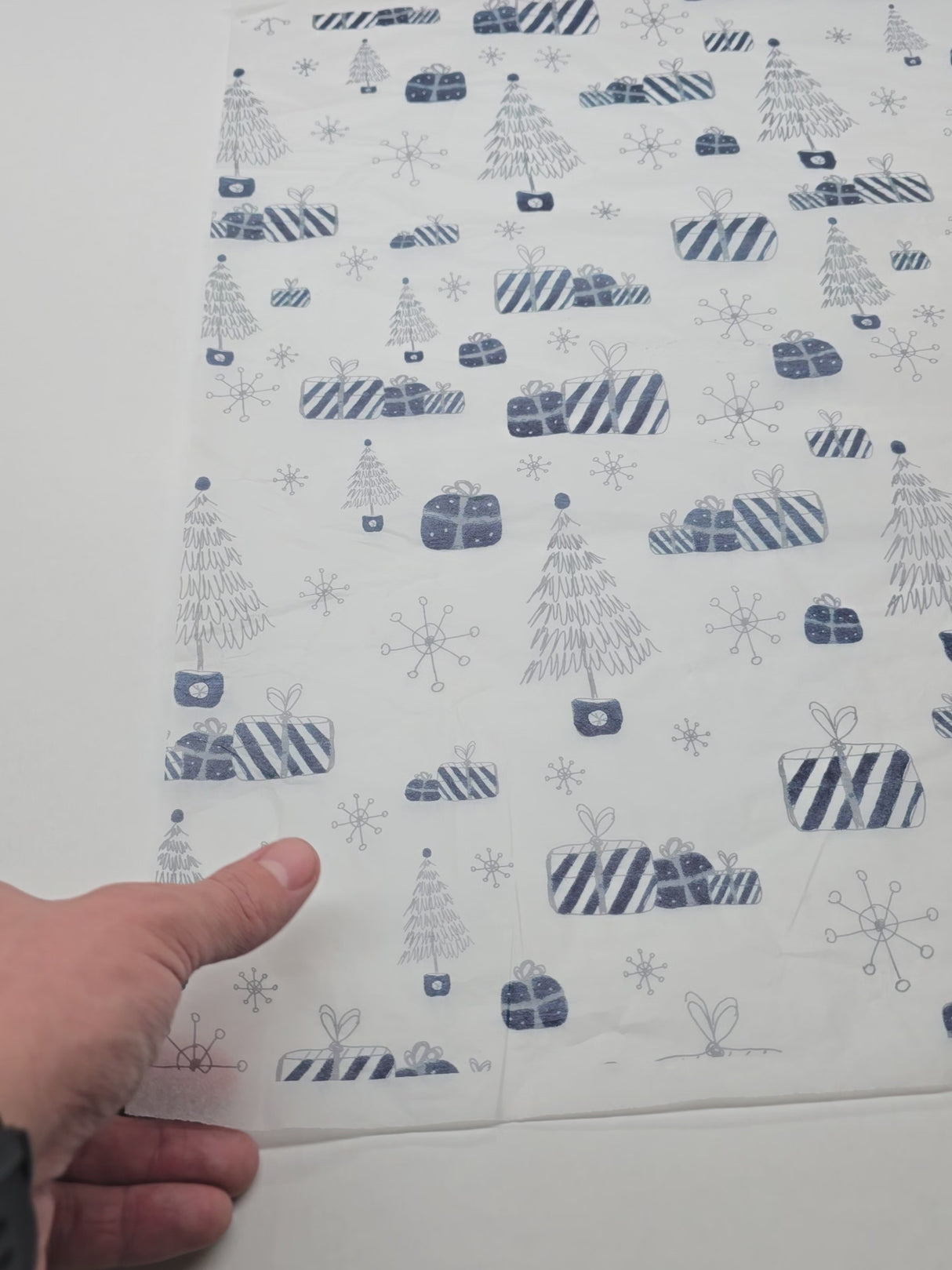 Wrapping Blue Snow Glow Christmas tissue paper, 17 g/m² - size 50x75cm