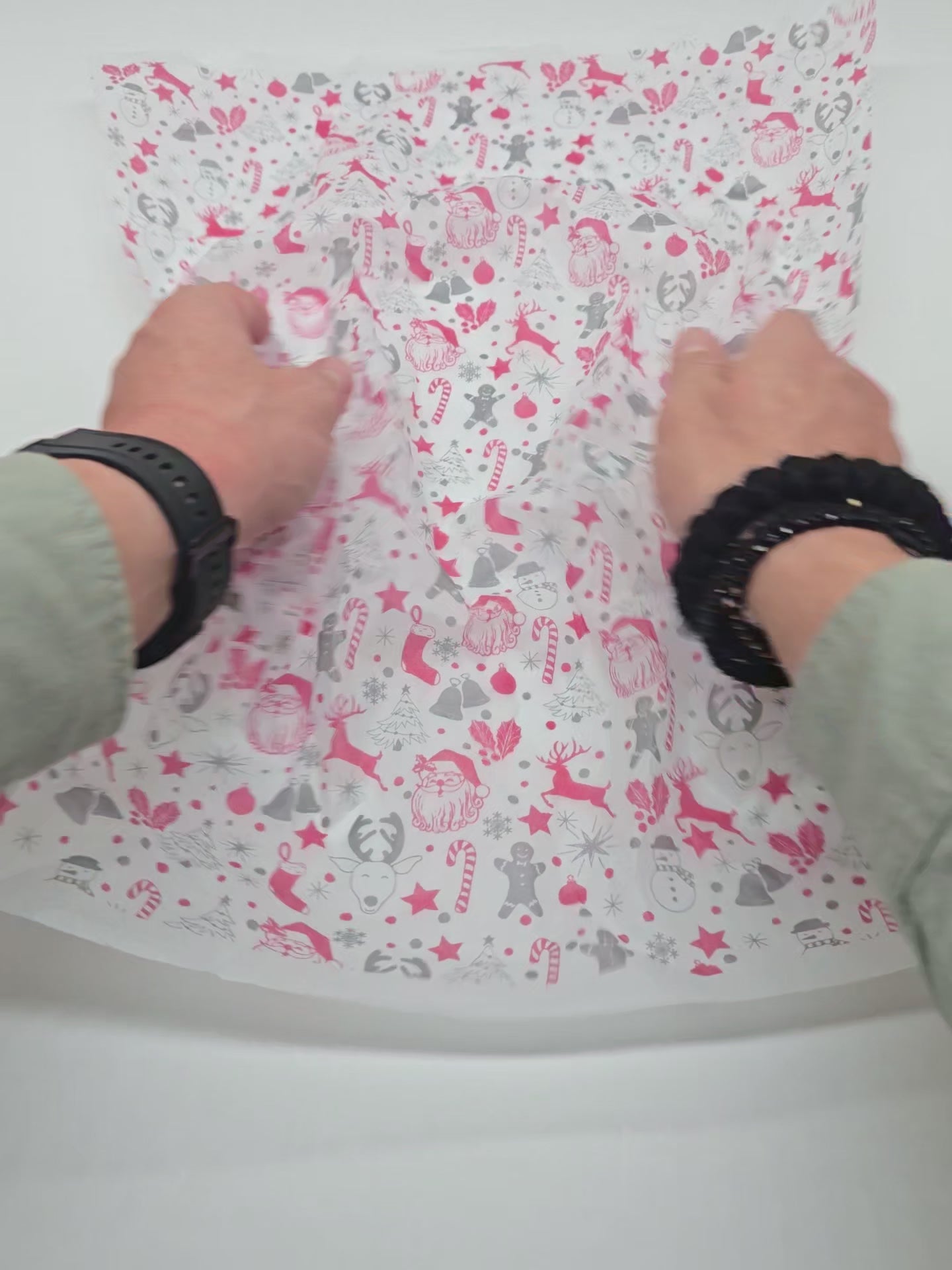 Wrapping tissue paper Christmas Santa Party pattern, 17 g/m² - size 50x75cm